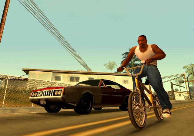 GTA: San Andreas (PS2) — oq maykadagi CJ Los Santos ko‘chasida BMX minib yuribdi