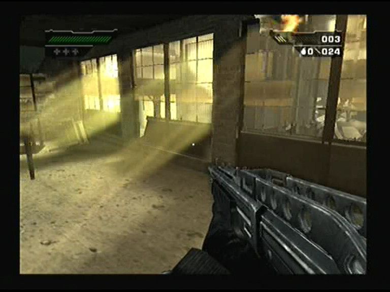 BLACK (PS2) — derazadan tushayotgan quyosh va qurolning yaqin ko‘rinishi