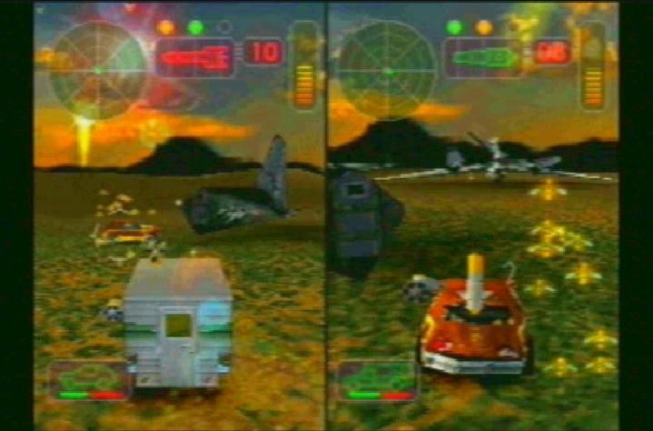 Vigilante 8 (1998, PS1) — ikkiga bo‘lingan ekranda ikki o‘yinchili jang.